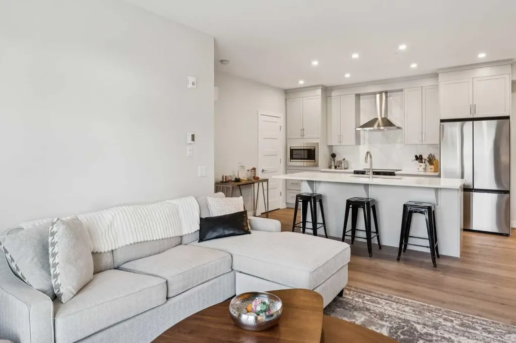 2117 81 Street SW Calgary AB T2H6H5
