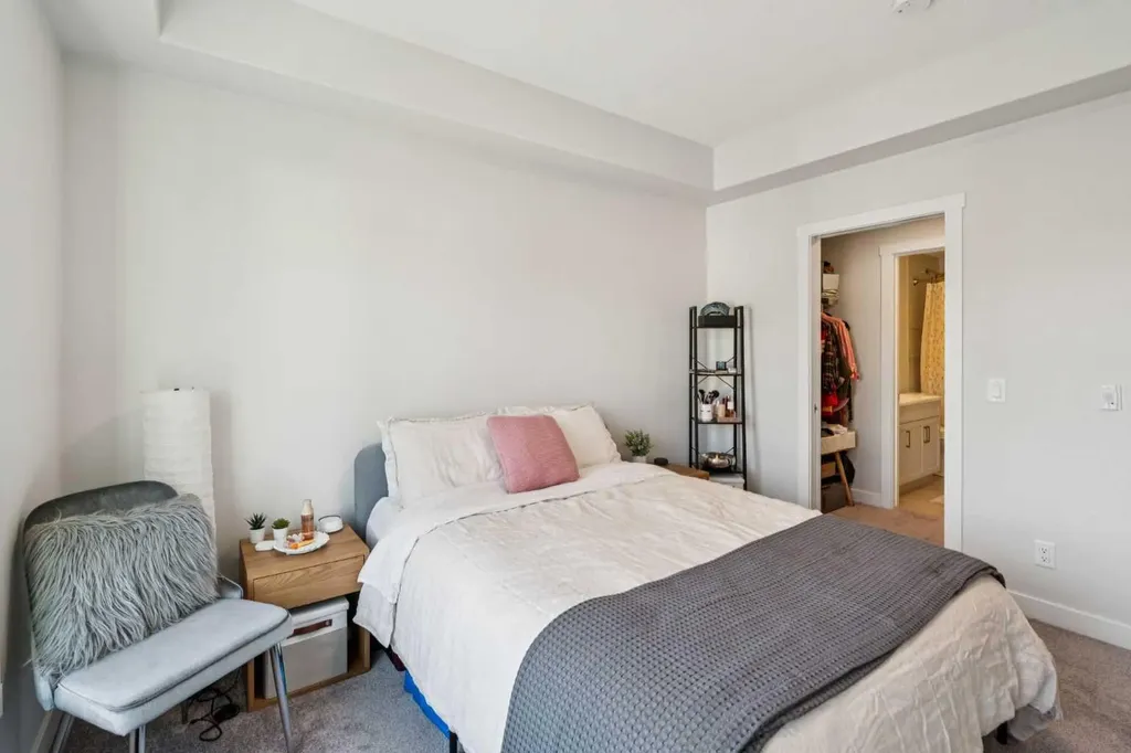 2117 81 Street SW Calgary AB T2H6H5