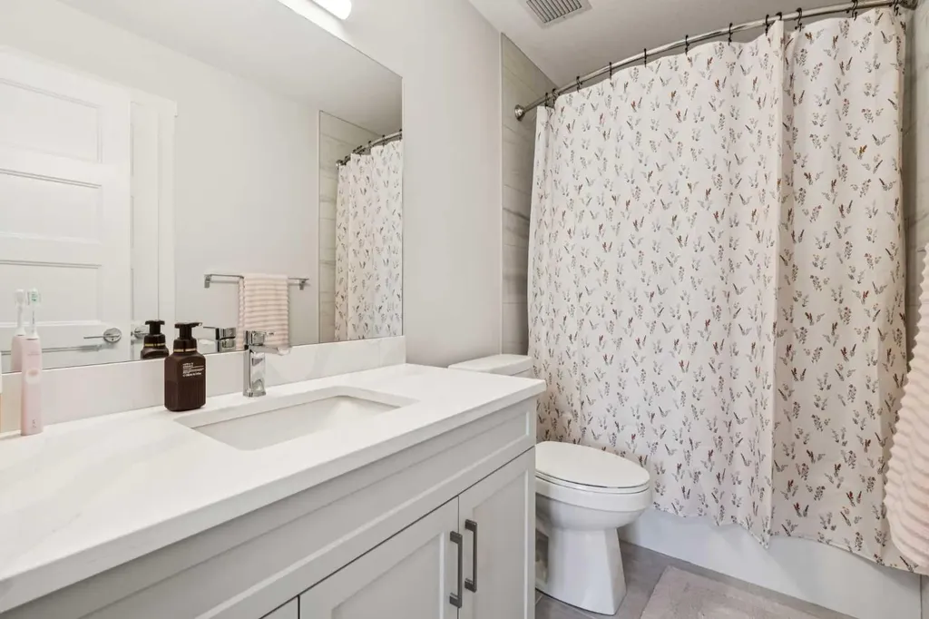 2117 81 Street SW Calgary AB T2H6H5
