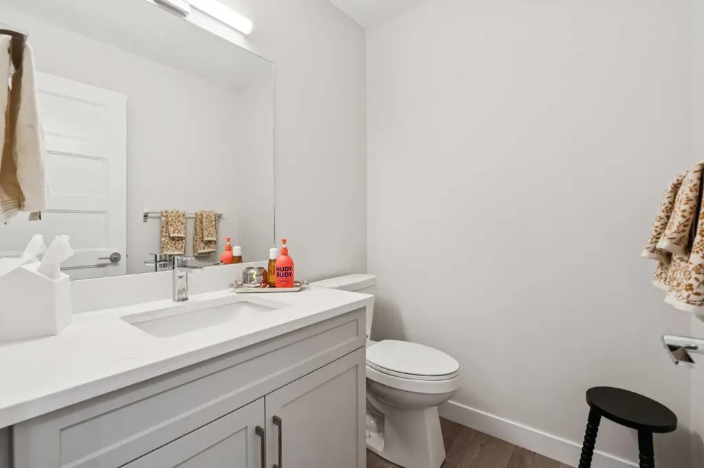 2117 81 Street SW Calgary AB T2H6H5