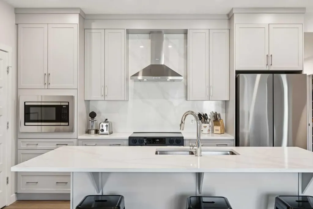 2117 81 Street SW Calgary AB T2H6H5