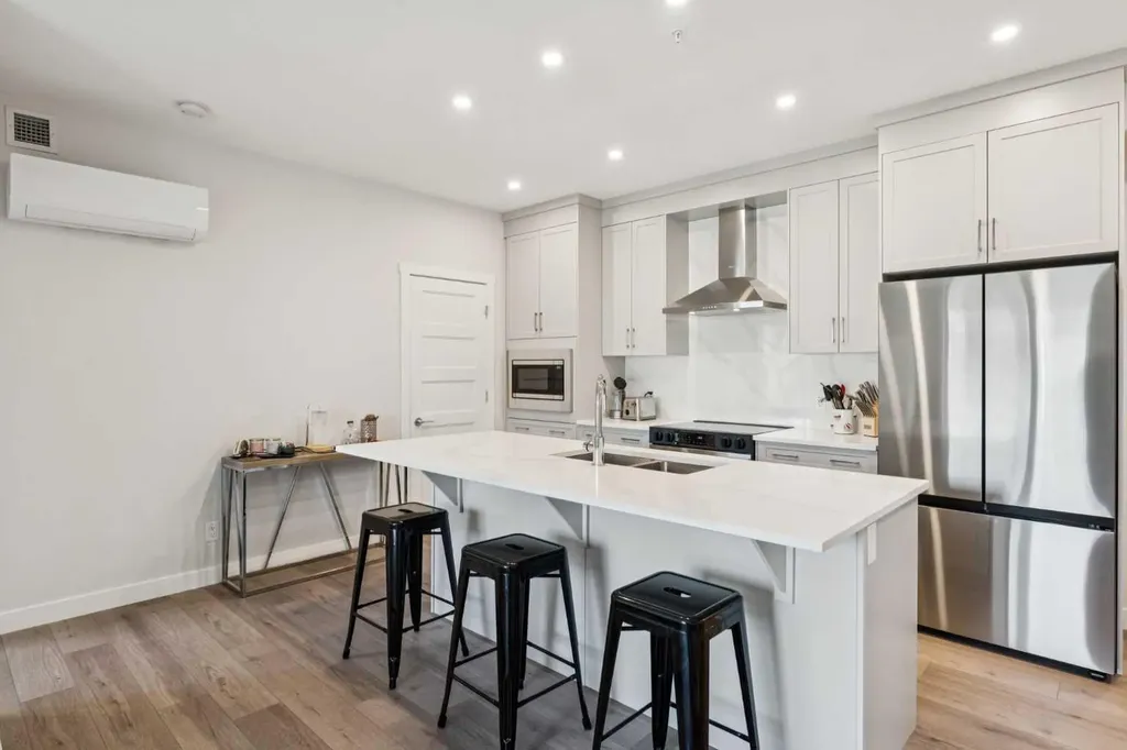 2117 81 Street SW Calgary AB T2H6H5