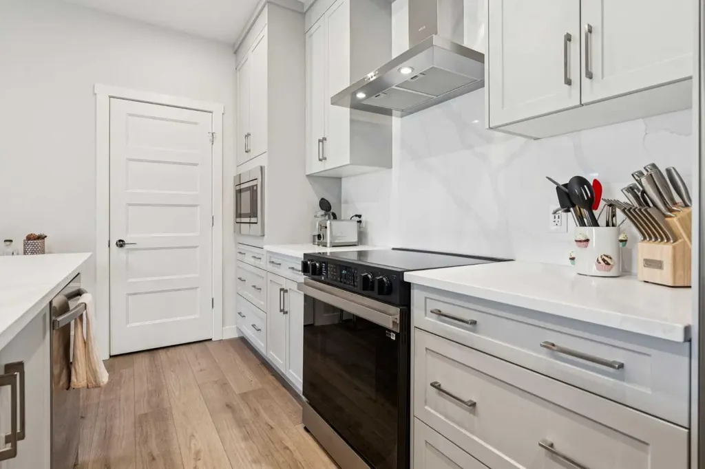 2117 81 Street SW Calgary AB T2H6H5