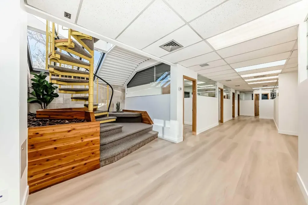 2139 4 Avenue NW Calgary AB T2N 0N6
