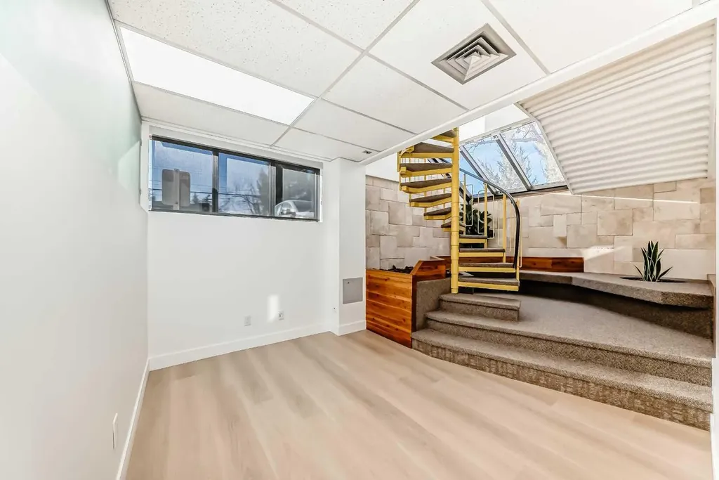 2139 4 Avenue NW Calgary AB T2N 0N6