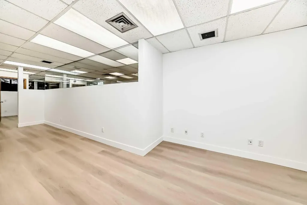 2139 4 Avenue NW Calgary AB T2N 0N6