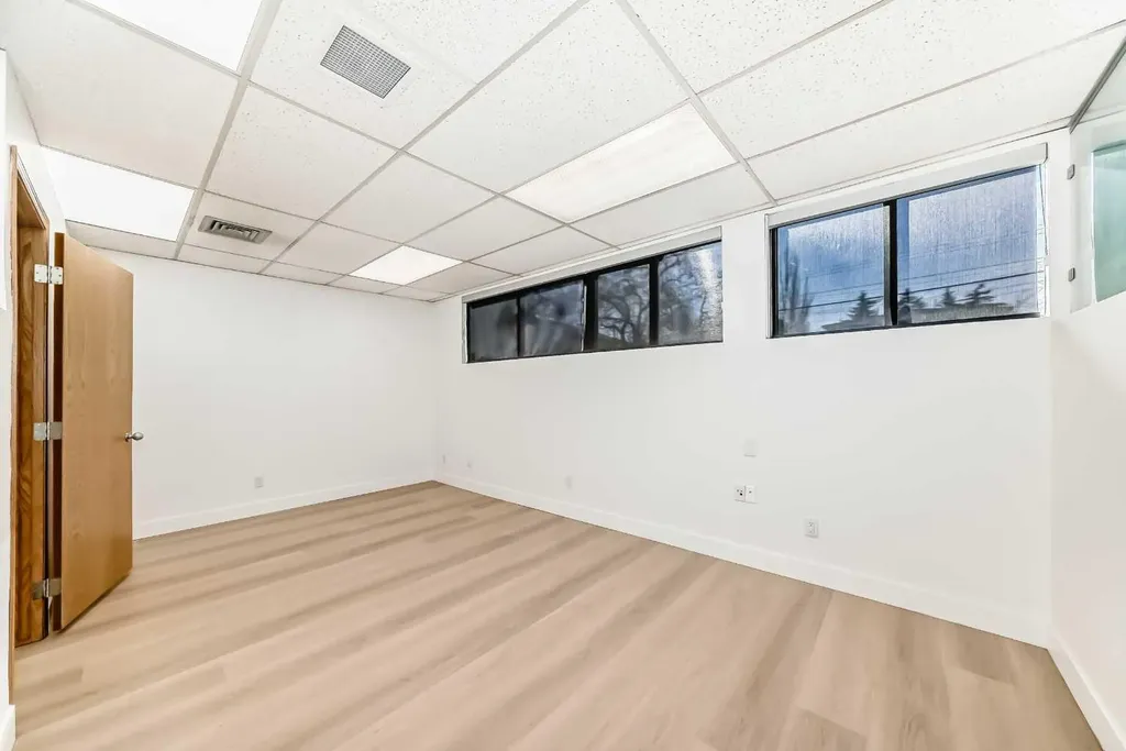2139 4 Avenue NW Calgary AB T2N 0N6