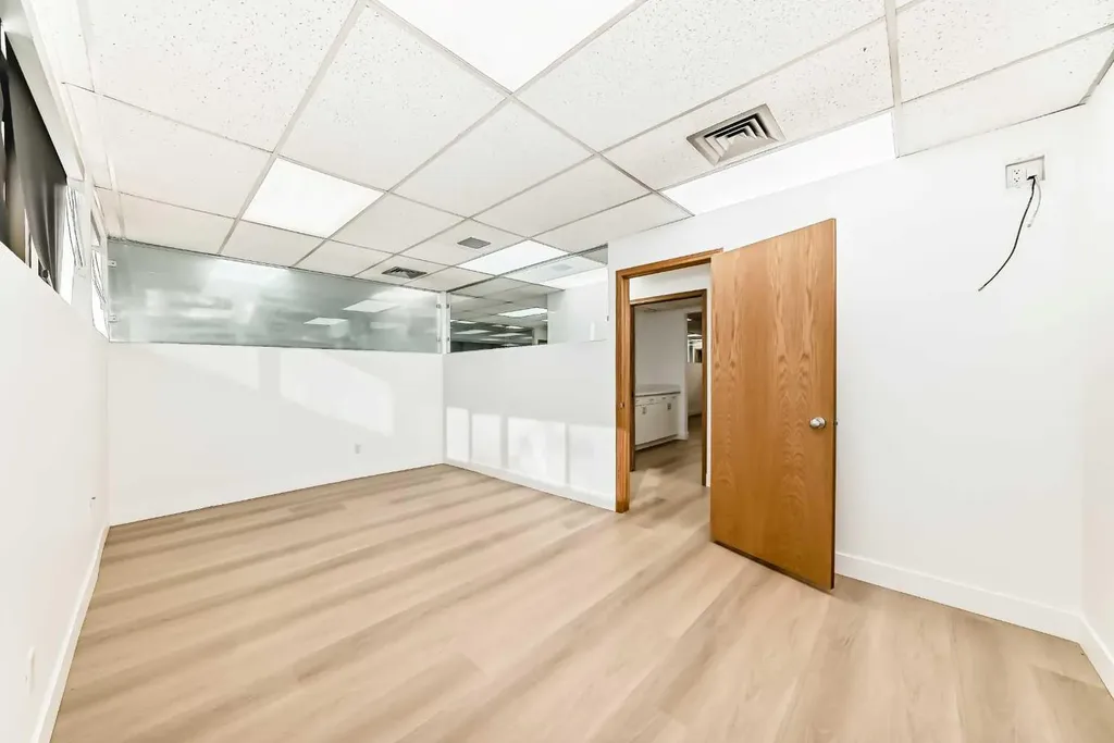2139 4 Avenue NW Calgary AB T2N 0N6