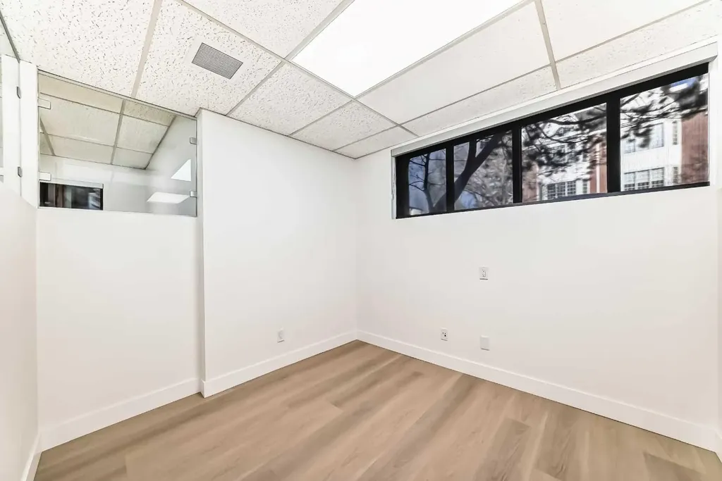 2139 4 Avenue NW Calgary AB T2N 0N6