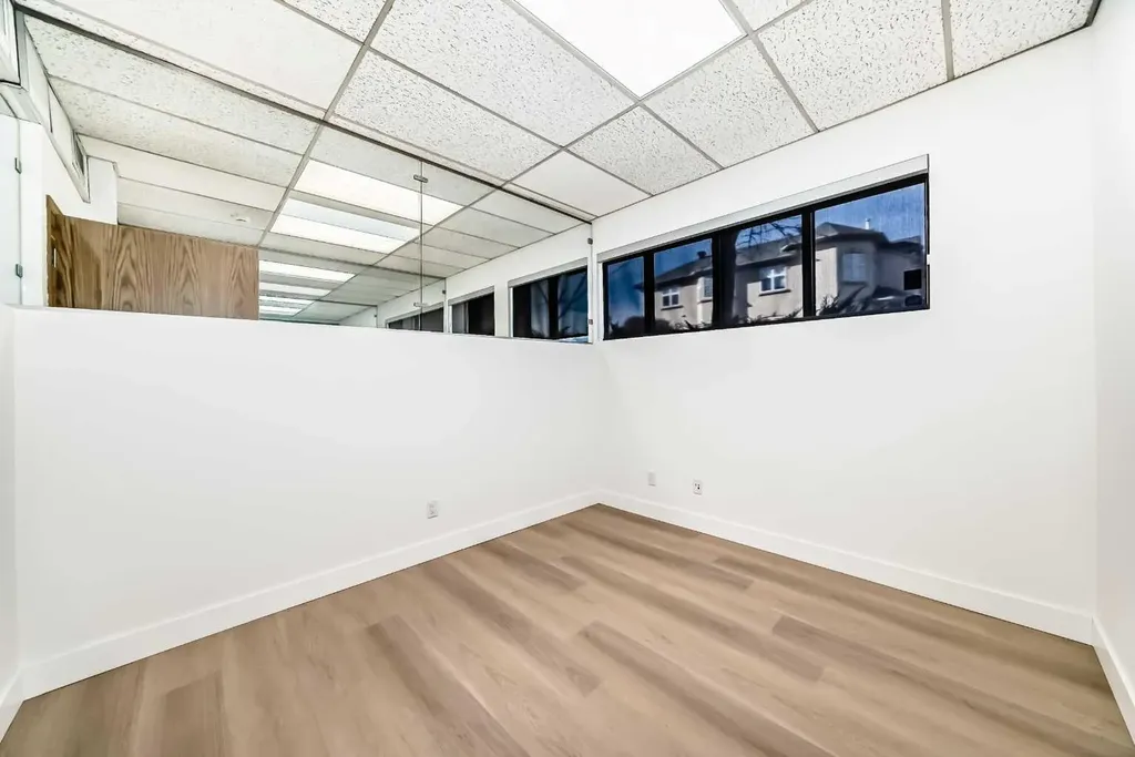 2139 4 Avenue NW Calgary AB T2N 0N6