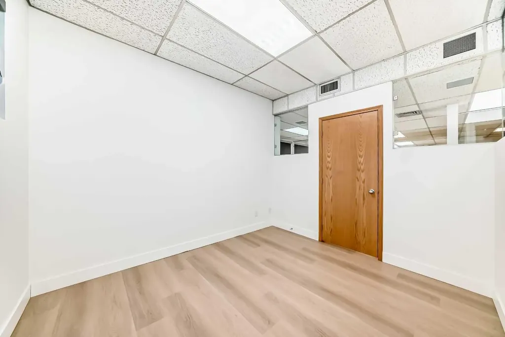 2139 4 Avenue NW Calgary AB T2N 0N6