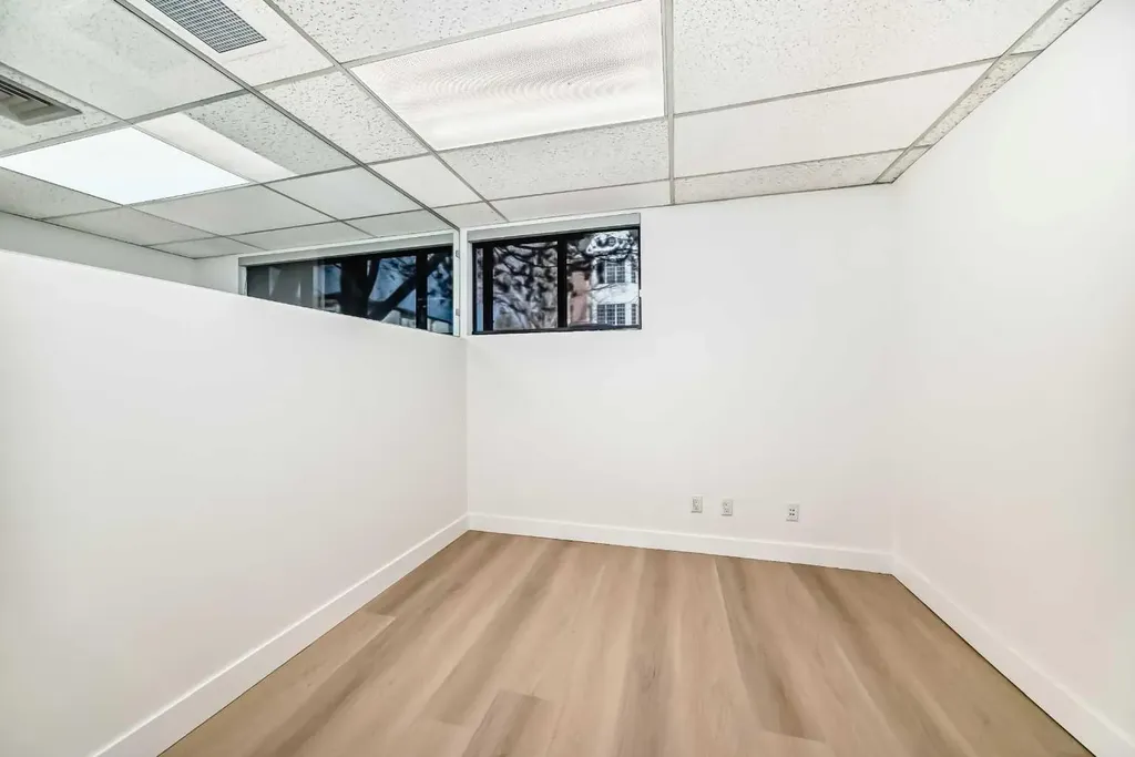 2139 4 Avenue NW Calgary AB T2N 0N6