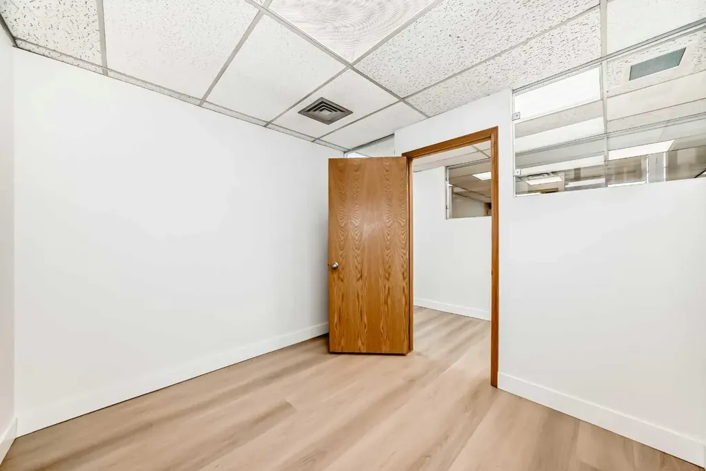 2139 4 Avenue NW Calgary AB T2N 0N6