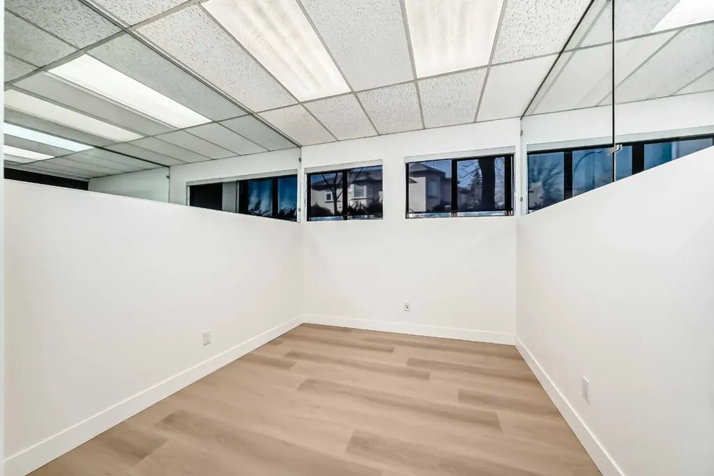 2139 4 Avenue NW Calgary AB T2N 0N6