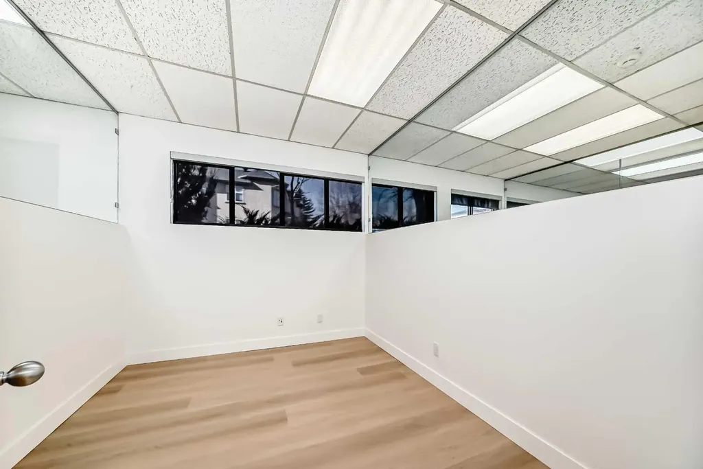 2139 4 Avenue NW Calgary AB T2N 0N6
