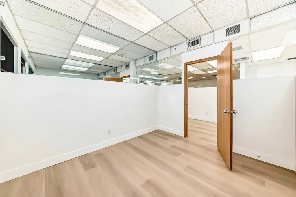 2139 4 Avenue NW Calgary AB T2N 0N6
