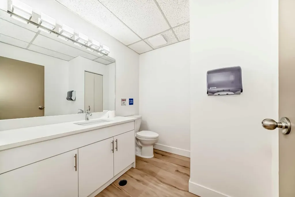 2139 4 Avenue NW Calgary AB T2N 0N6