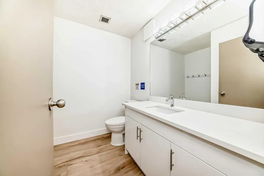 2139 4 Avenue NW Calgary AB T2N 0N6