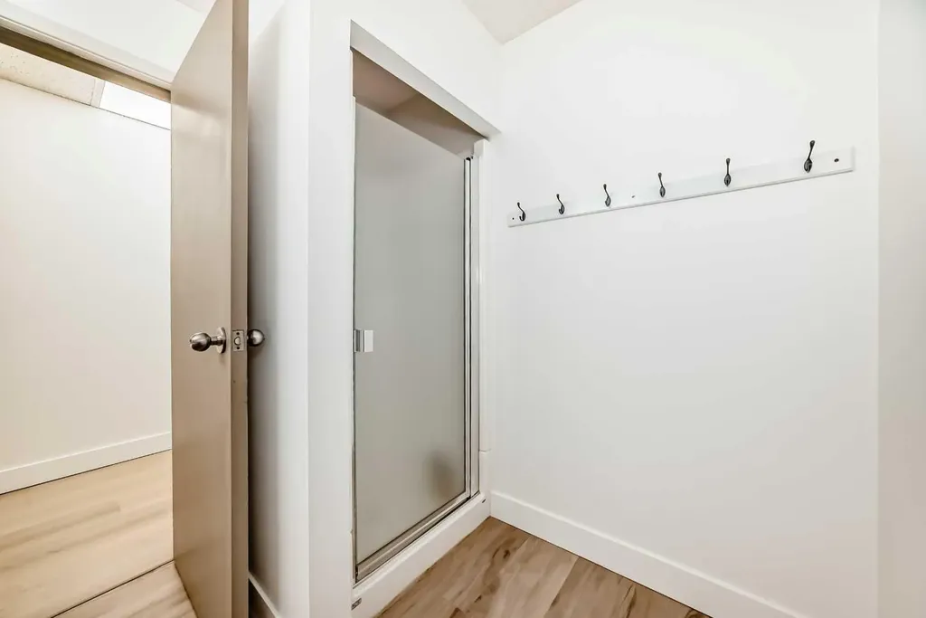 2139 4 Avenue NW Calgary AB T2N 0N6