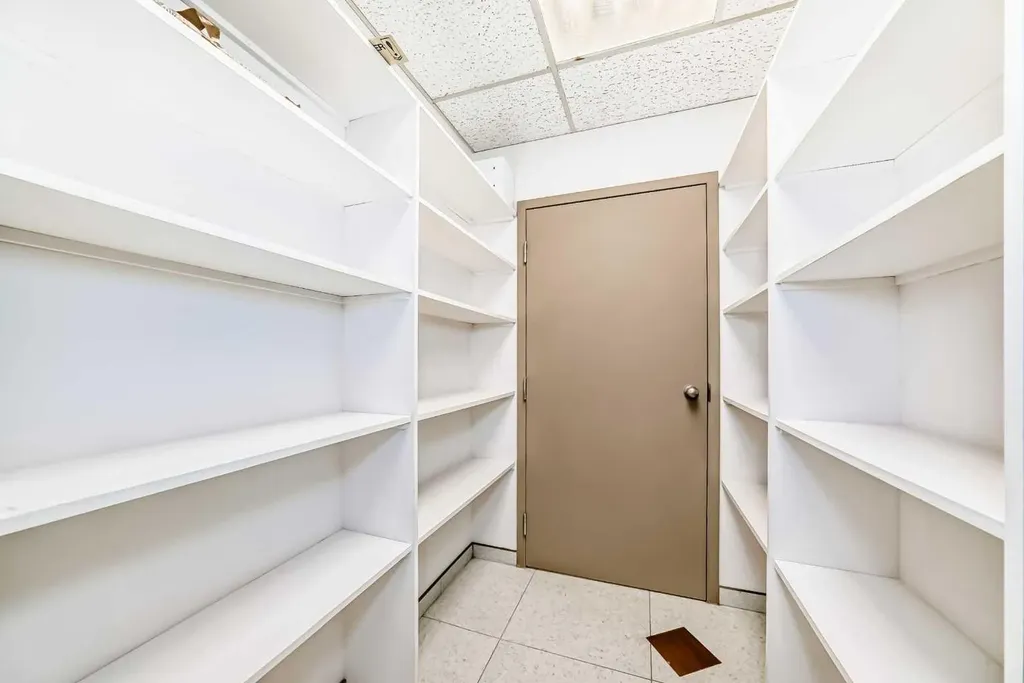 2139 4 Avenue NW Calgary AB T2N 0N6