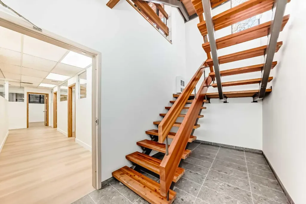 2139 4 Avenue NW Calgary AB T2N 0N6