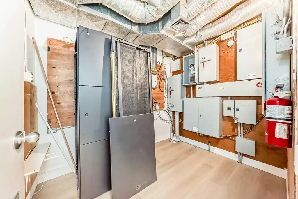 2139 4 Avenue NW Calgary AB T2N 0N6