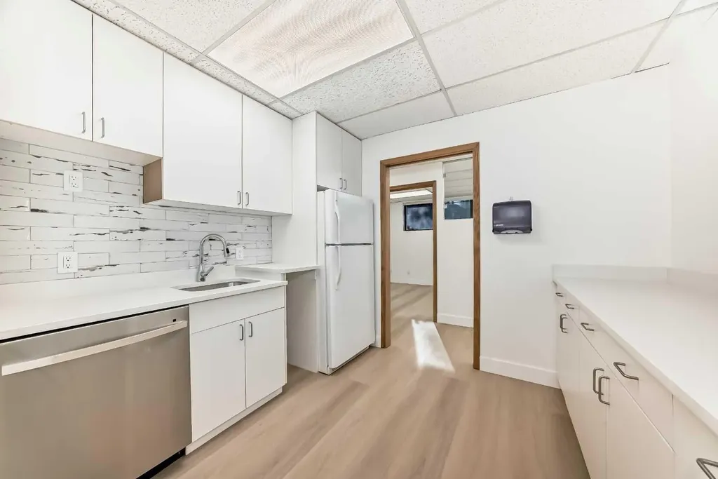 2139 4 Avenue NW Calgary AB T2N 0N6