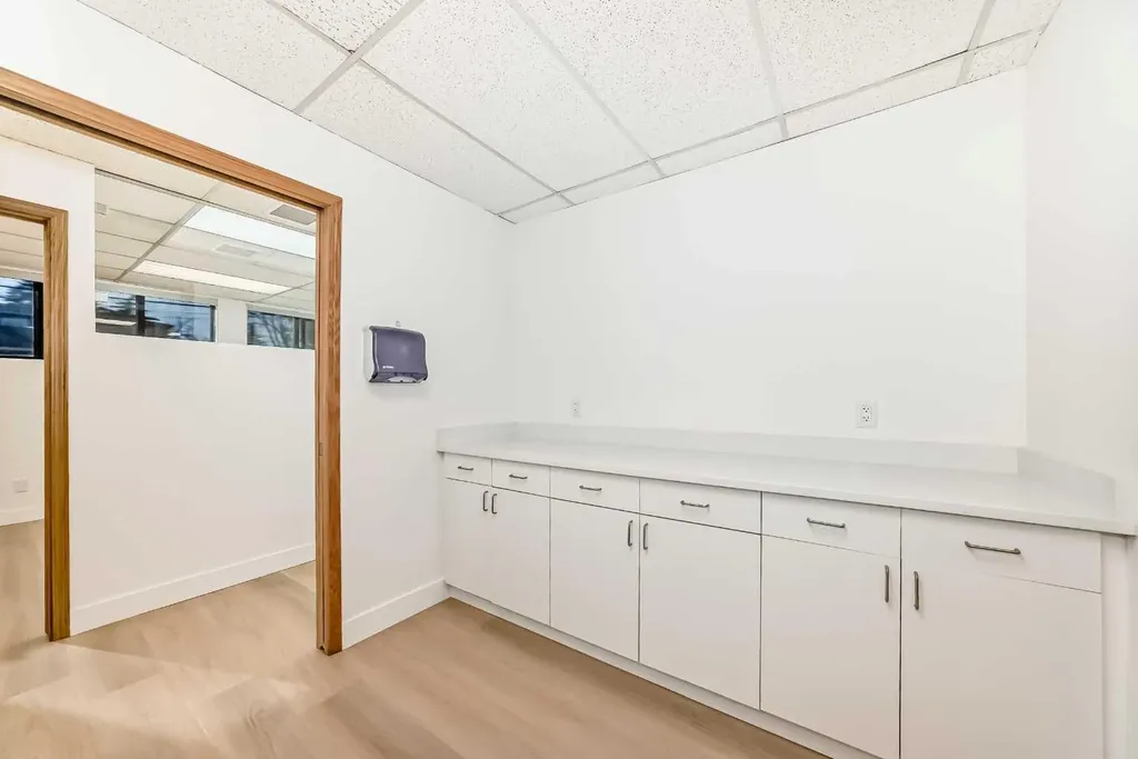 2139 4 Avenue NW Calgary AB T2N 0N6