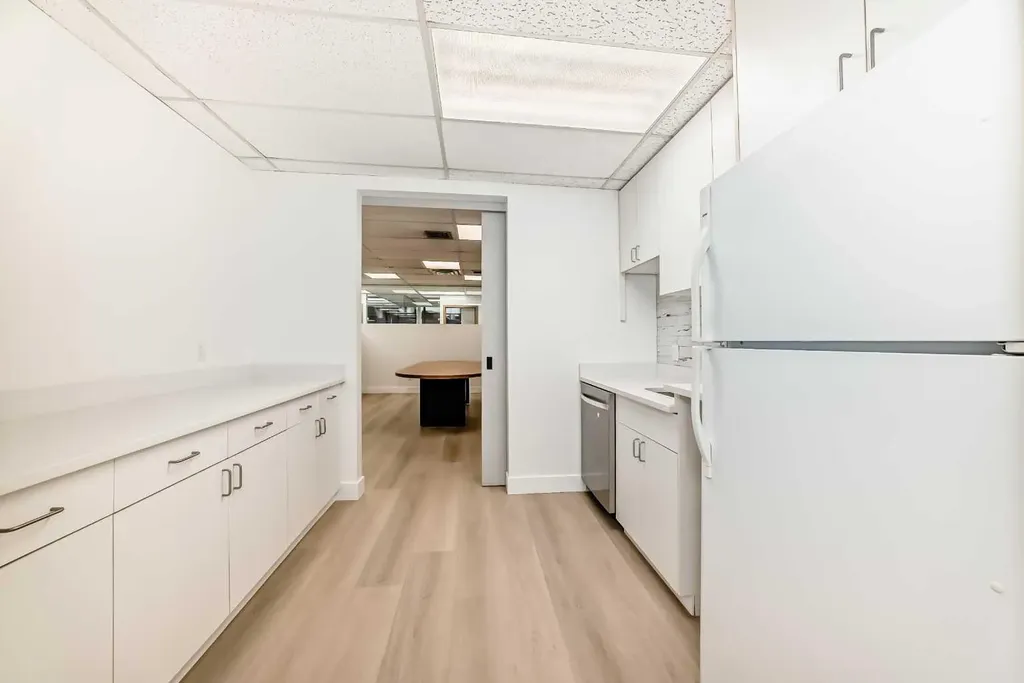 2139 4 Avenue NW Calgary AB T2N 0N6