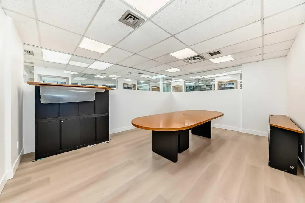 2139 4 Avenue NW Calgary AB T2N 0N6