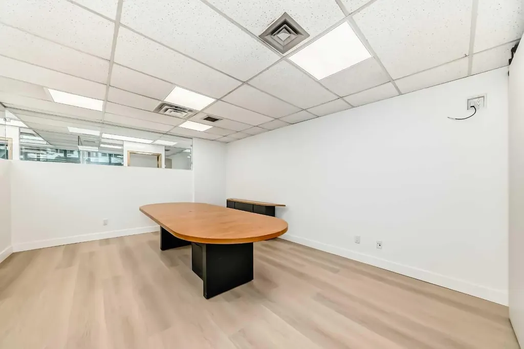 2139 4 Avenue NW Calgary AB T2N 0N6