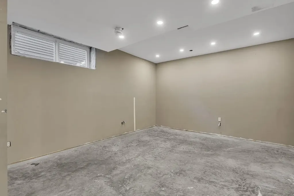 235 Kinniburgh Road Chestermere AB T1X0Y7