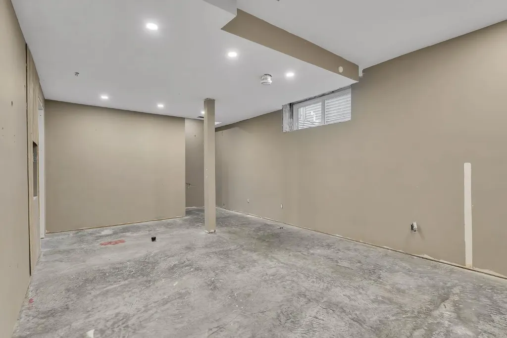 235 Kinniburgh Road Chestermere AB T1X0Y7