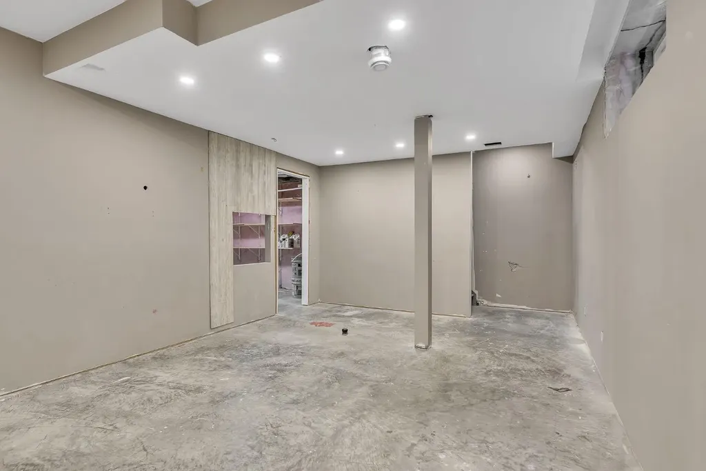 235 Kinniburgh Road Chestermere AB T1X0Y7