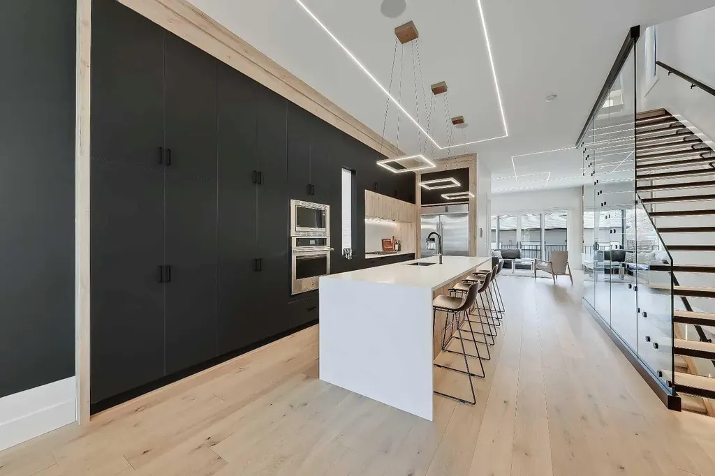 1902 13 Street SW Calgary AB T2T 3P6