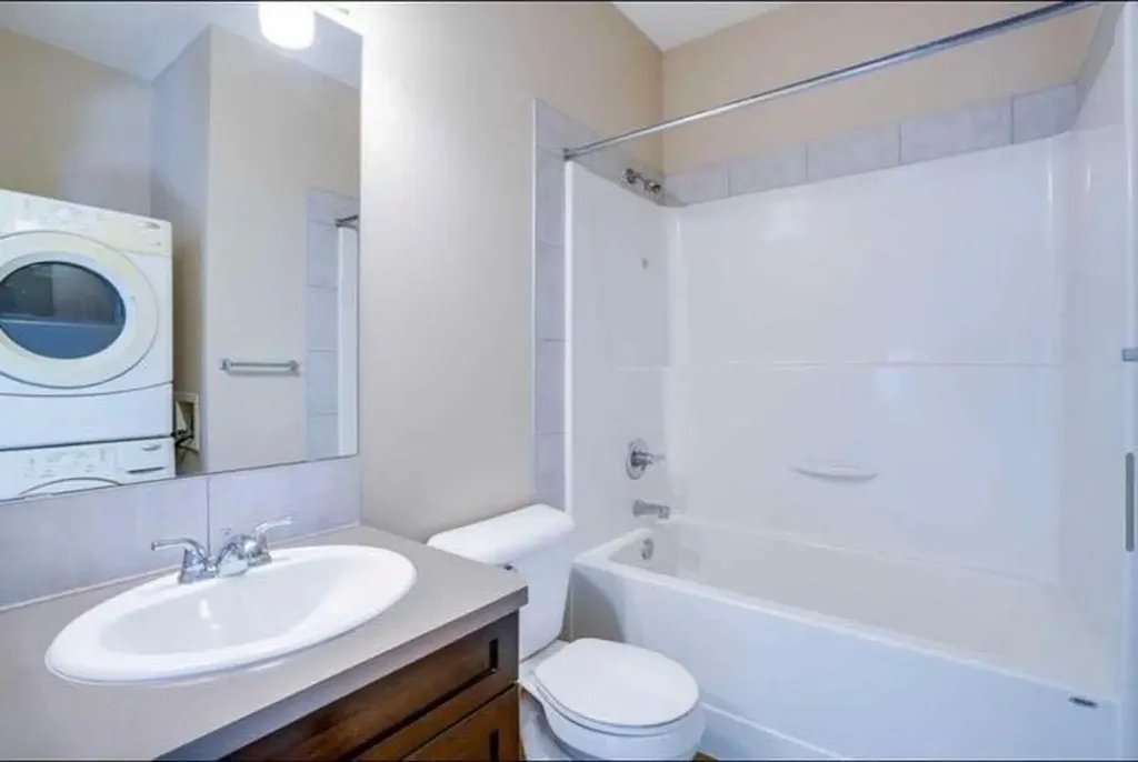 713 Auburn Bay Square SE Calgary AB T3M 0Y7