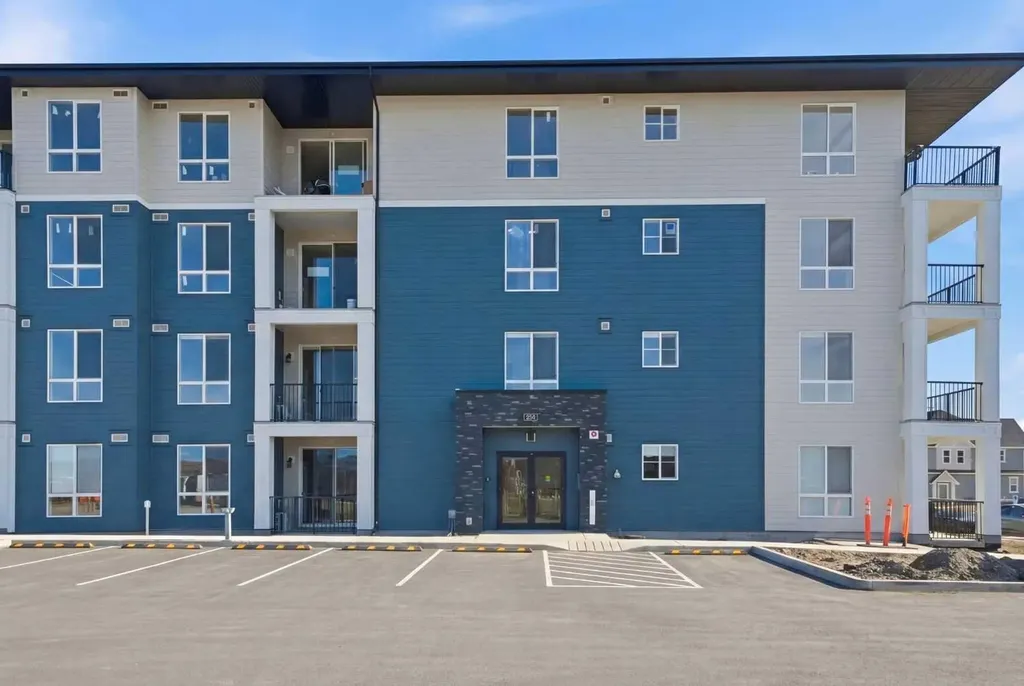 47 Creekview Gardens SW Calgary AB T2X 4Y1