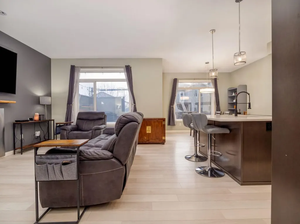 327 Mildred Dobbs Boulevard N Lethbridge AB T1H6G7