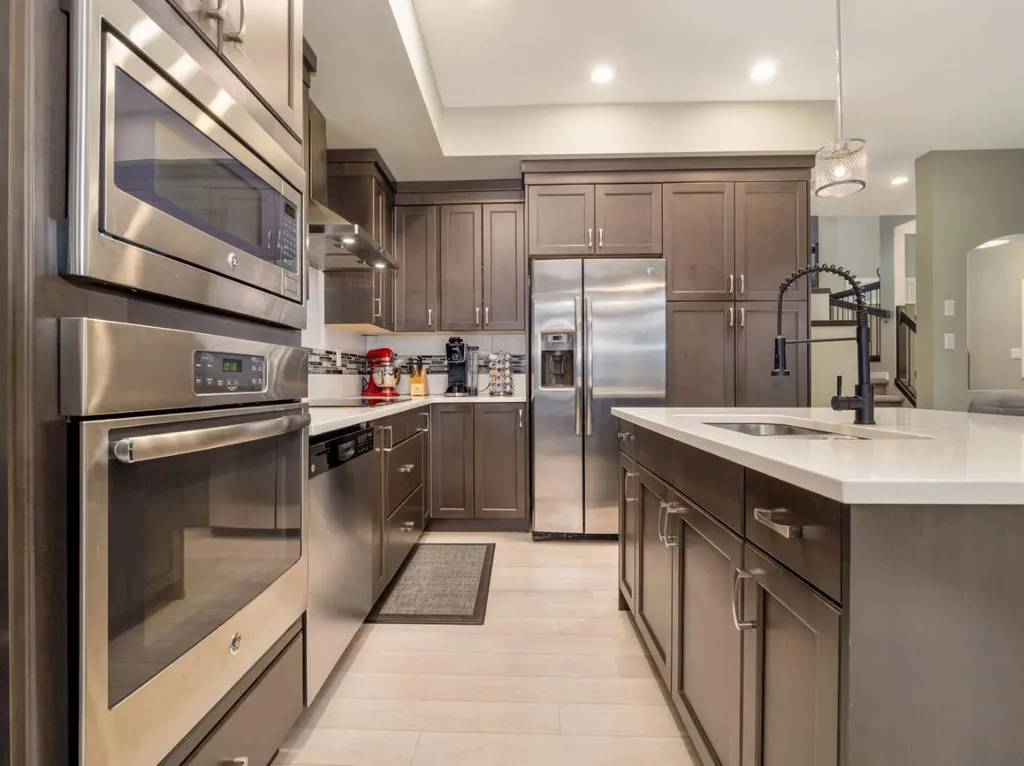 327 Mildred Dobbs Boulevard N Lethbridge AB T1H6G7