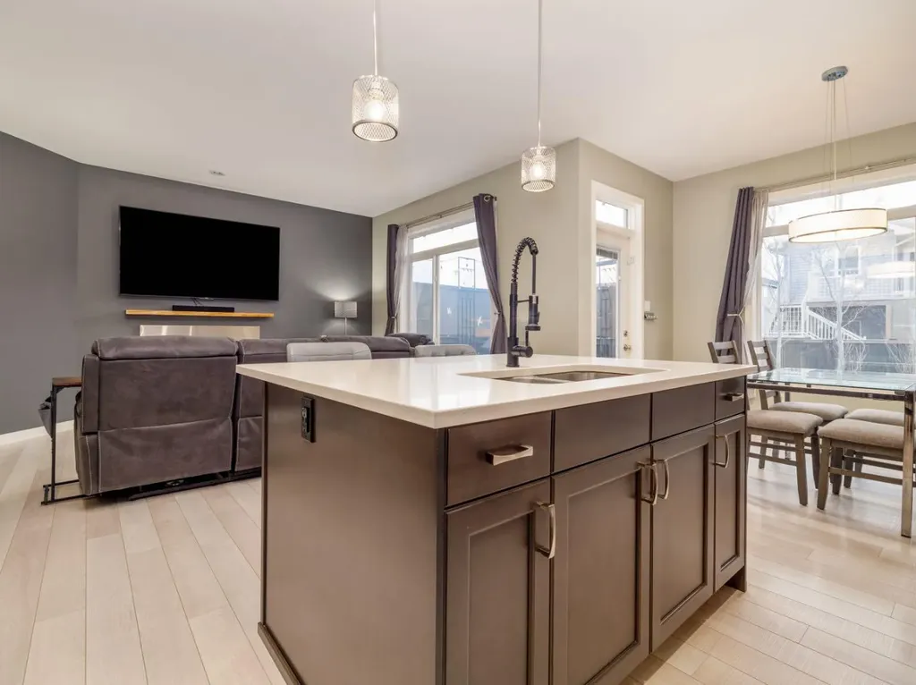 327 Mildred Dobbs Boulevard N Lethbridge AB T1H6G7