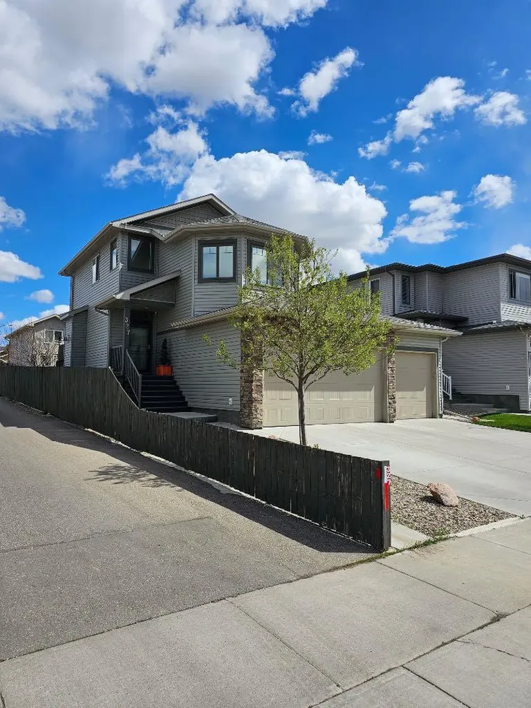 327 Mildred Dobbs Boulevard N Lethbridge AB T1H6G7