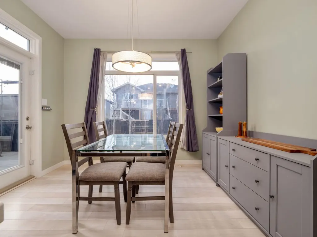 327 Mildred Dobbs Boulevard N Lethbridge AB T1H6G7
