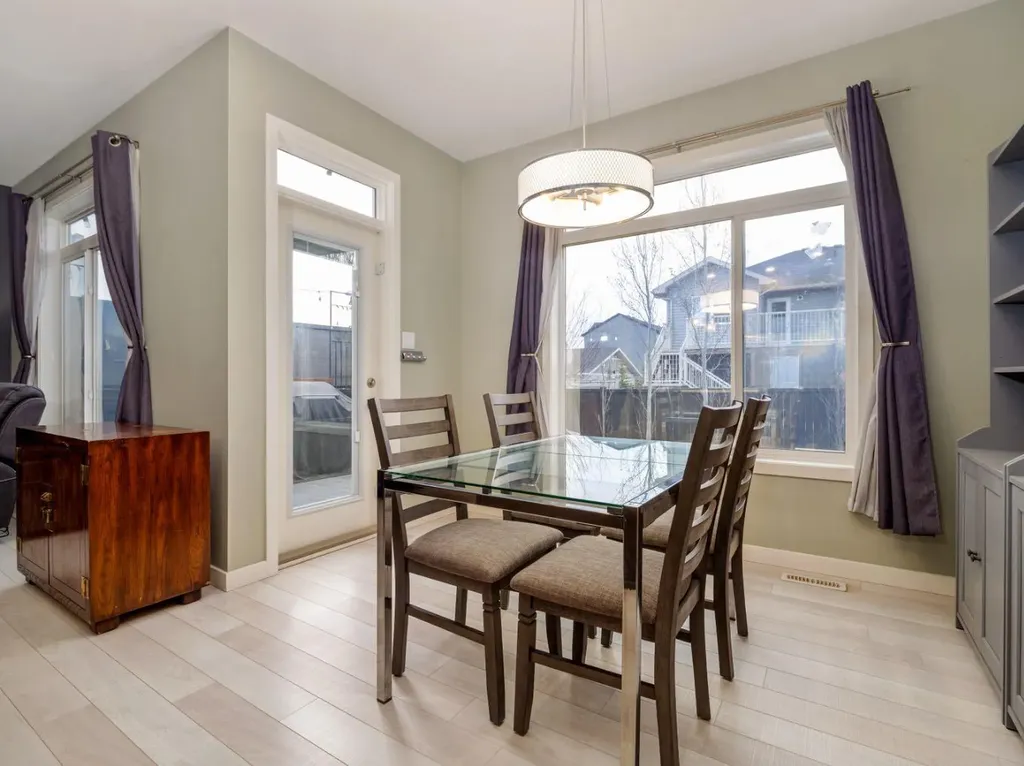 327 Mildred Dobbs Boulevard N Lethbridge AB T1H6G7