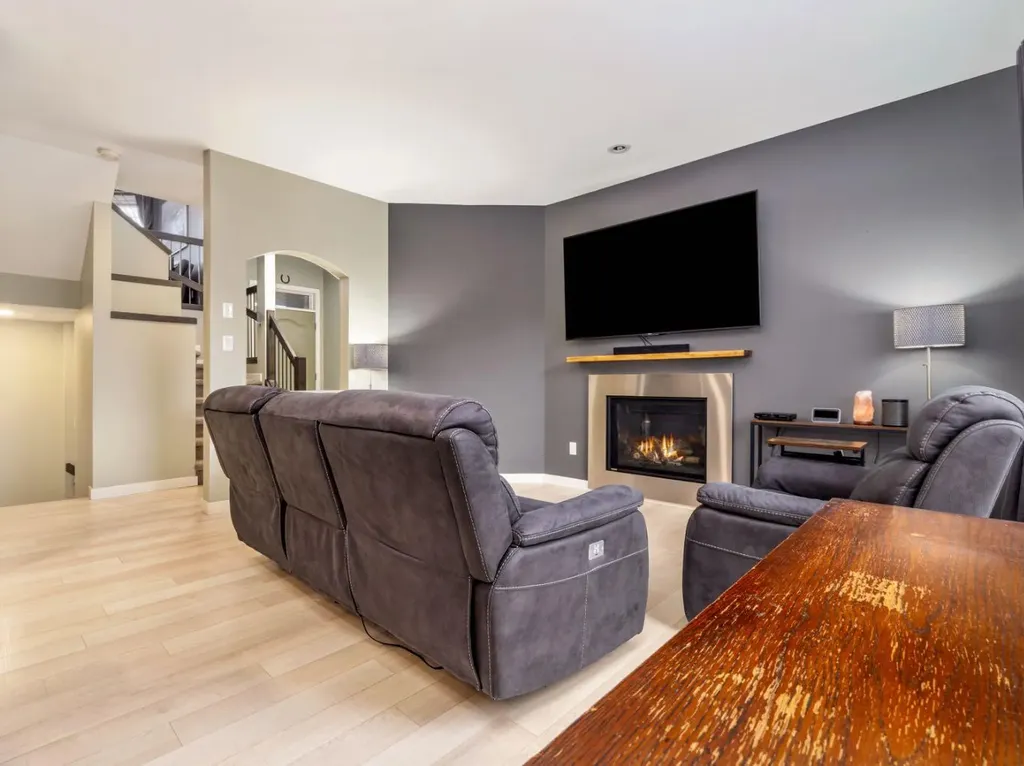 327 Mildred Dobbs Boulevard N Lethbridge AB T1H6G7