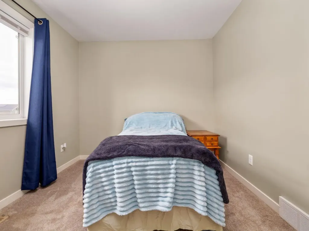 327 Mildred Dobbs Boulevard N Lethbridge AB T1H6G7