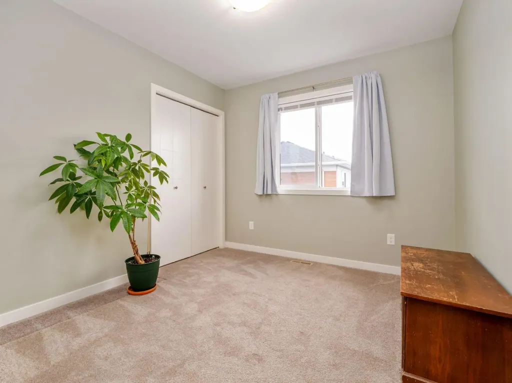 327 Mildred Dobbs Boulevard N Lethbridge AB T1H6G7