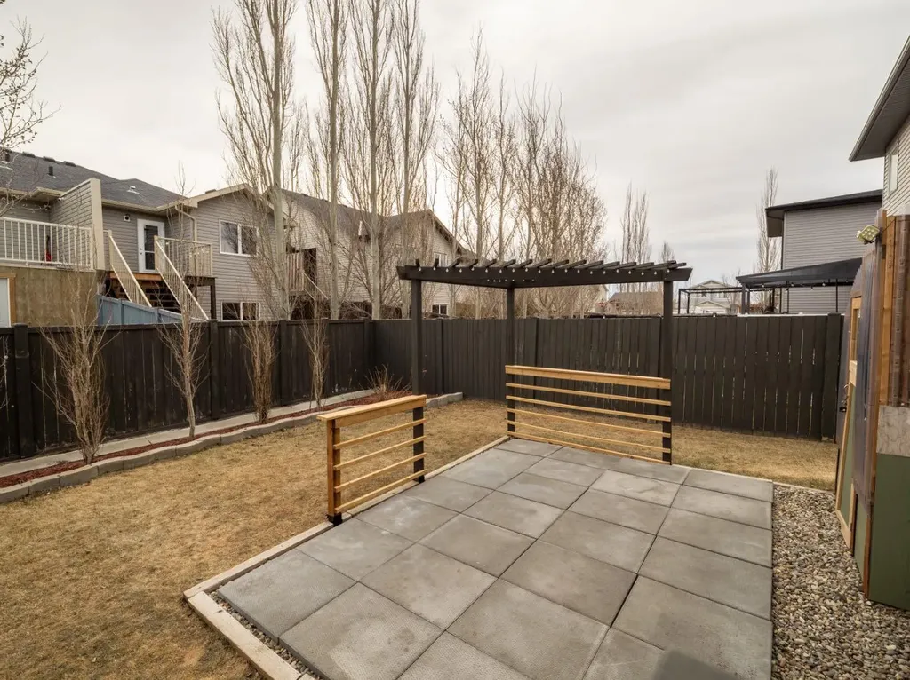 327 Mildred Dobbs Boulevard N Lethbridge AB T1H6G7