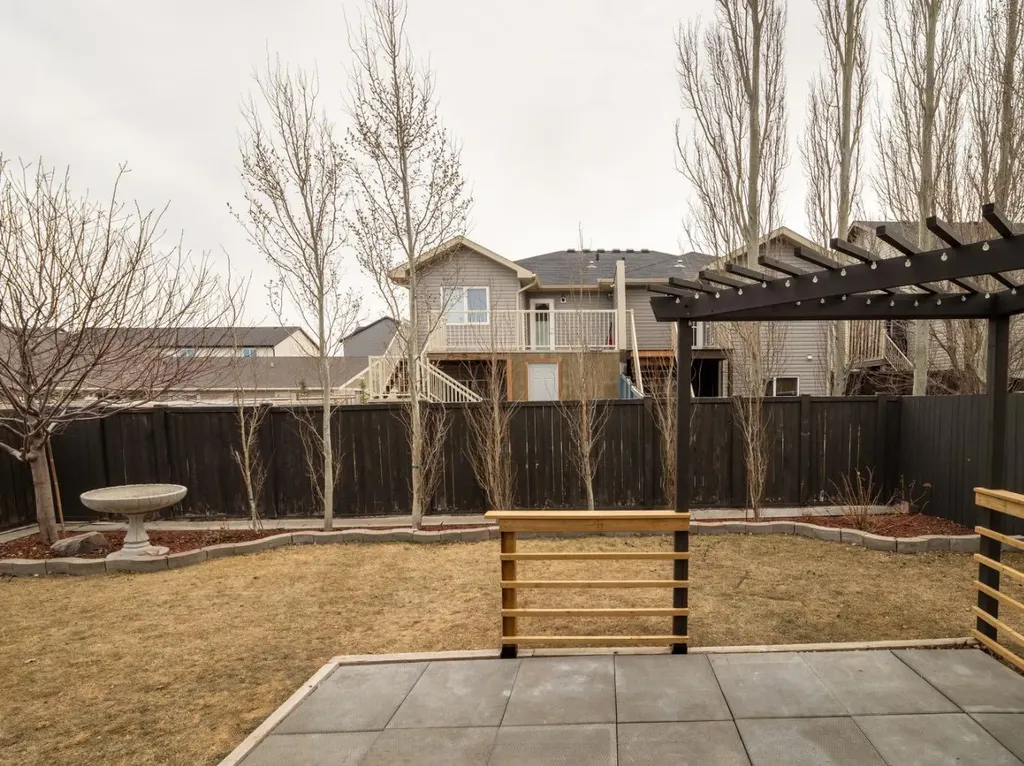 327 Mildred Dobbs Boulevard N Lethbridge AB T1H6G7
