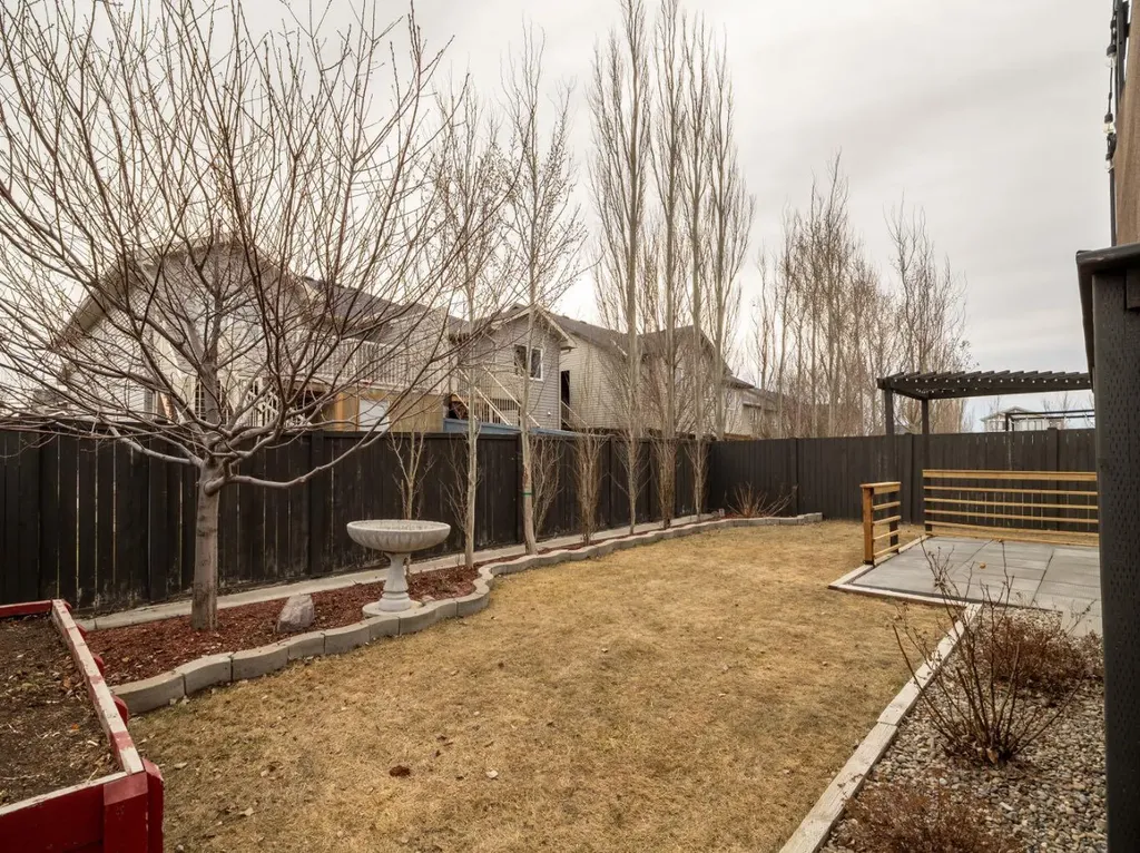 327 Mildred Dobbs Boulevard N Lethbridge AB T1H6G7