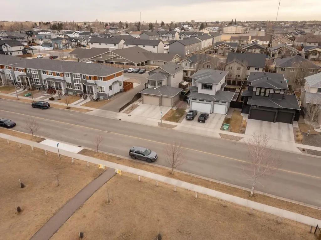 327 Mildred Dobbs Boulevard N Lethbridge AB T1H6G7